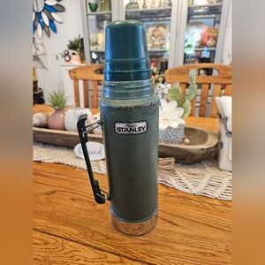 Vintage Stanley Aladdin Green Thermos 1 Qt Vacuum Bottle A-944DH Made In USA